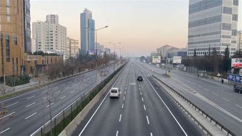 İ­s­t­a­n­b­u­l­­d­a­ ­y­o­l­l­a­r­ ­b­o­ş­ ­k­a­l­d­ı­